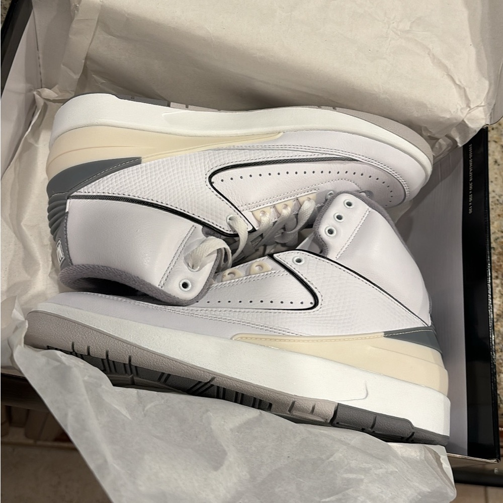 Air jordan retro 2 BRAND NEW WITH BOX - Picture 3 of 4